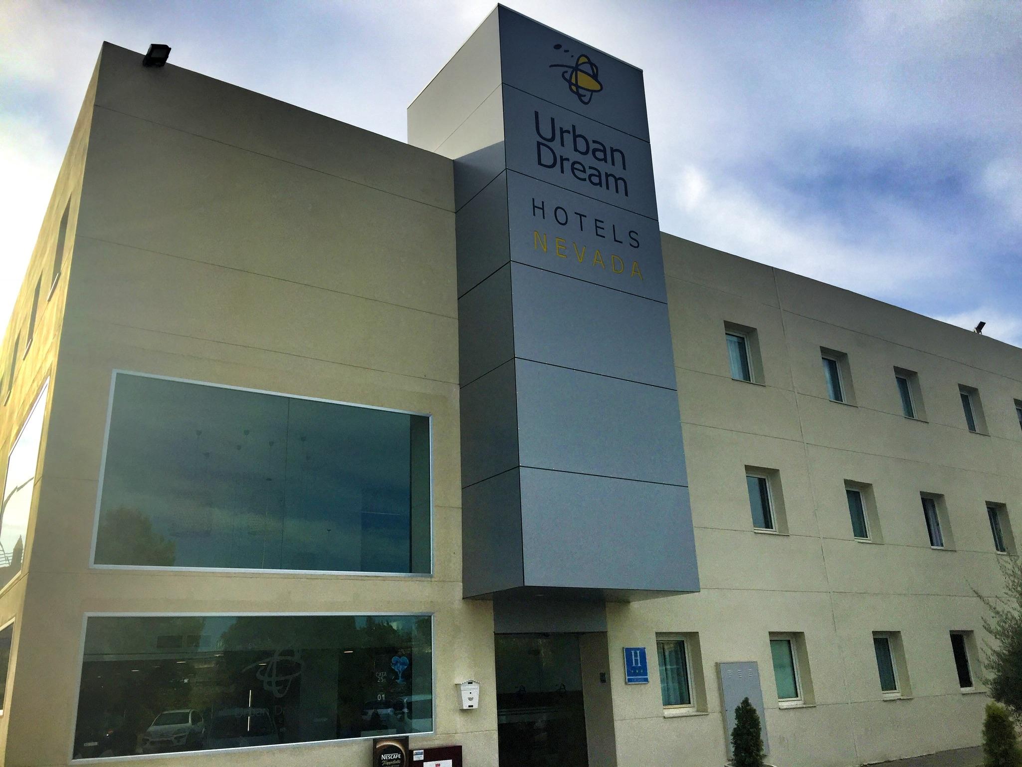 Checkin Urban Nevada Hotel Армиля Екстериор снимка