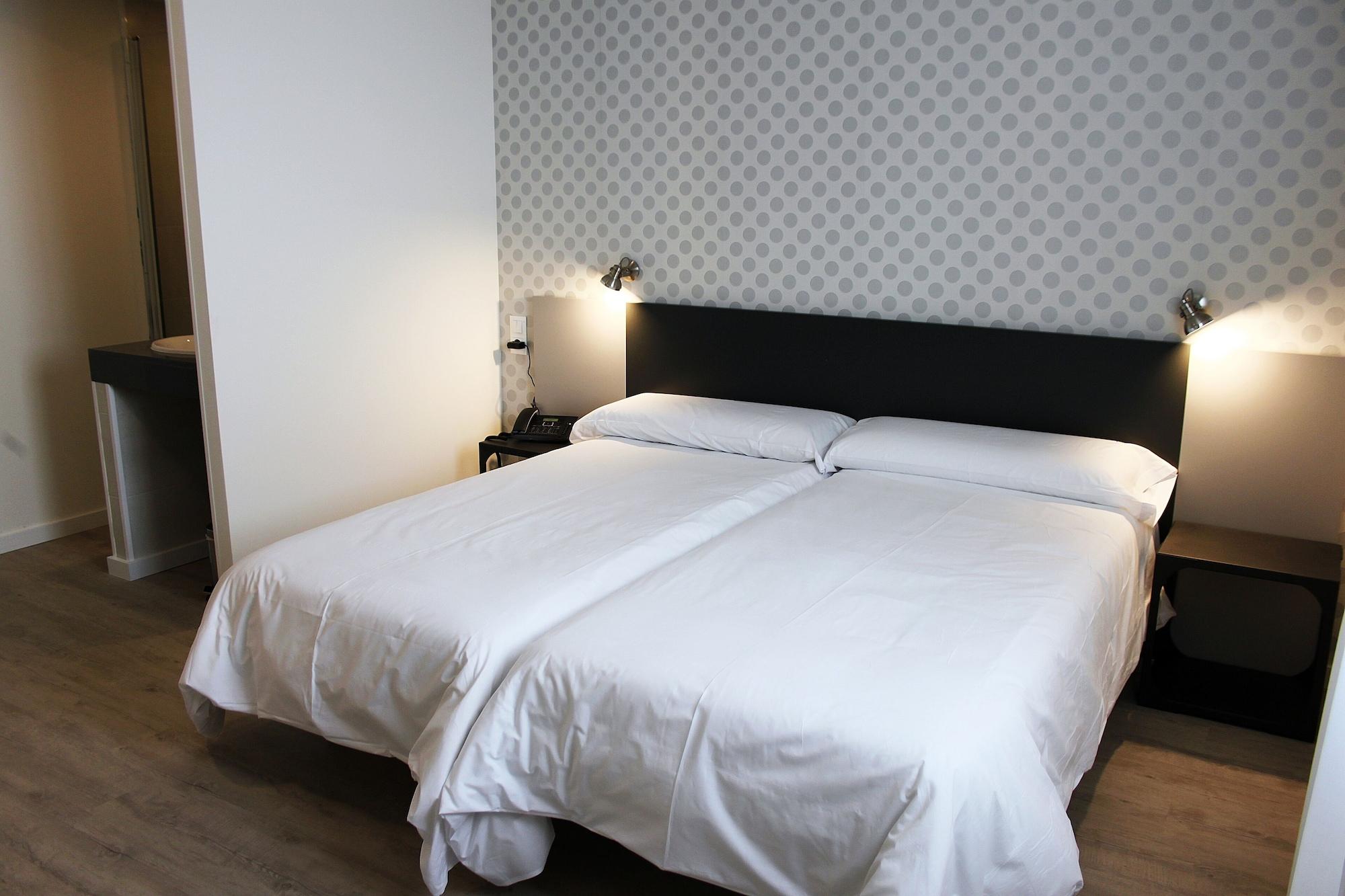 Checkin Urban Nevada Hotel Армиля Екстериор снимка