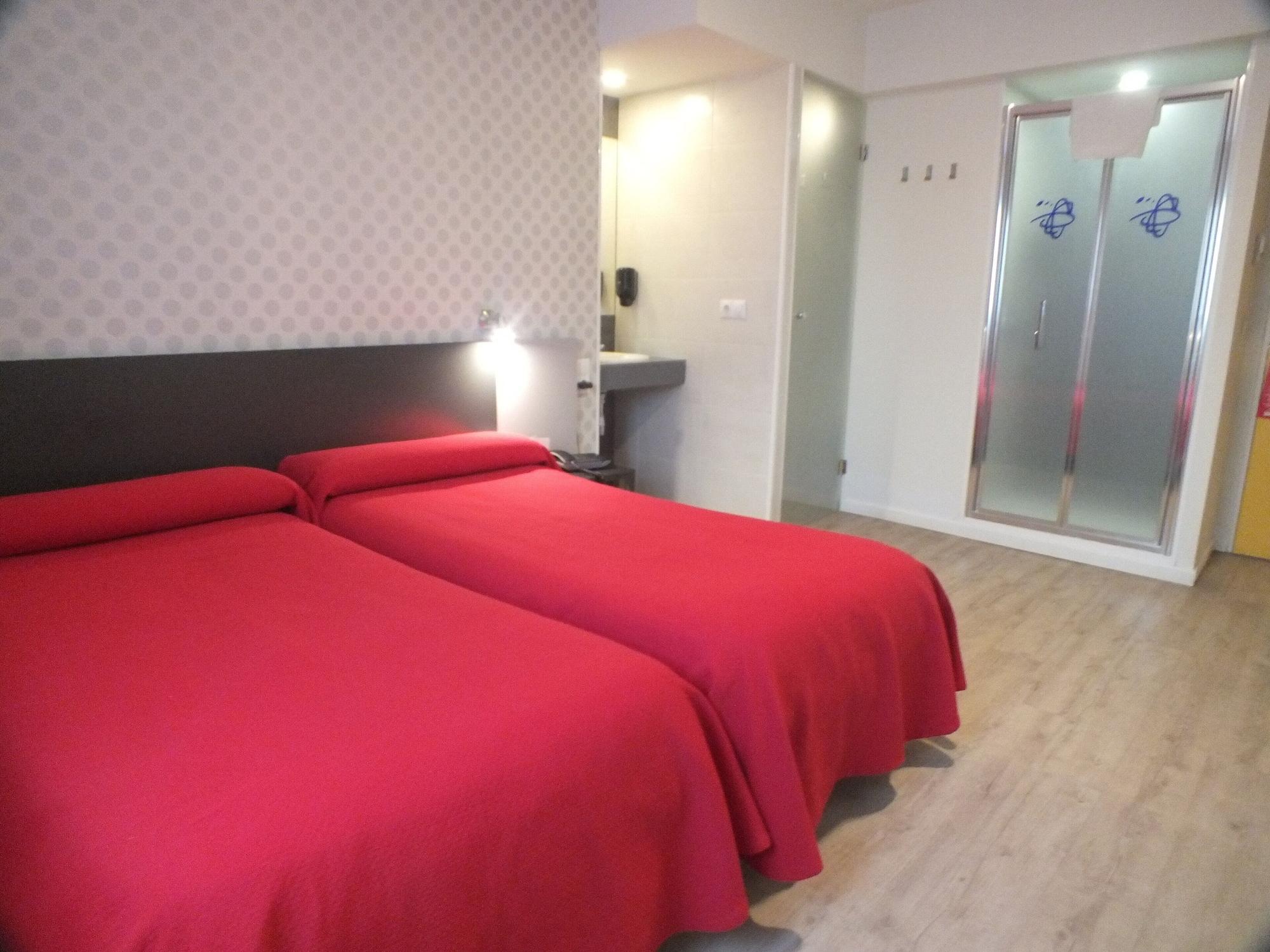 Checkin Urban Nevada Hotel Армиля Екстериор снимка