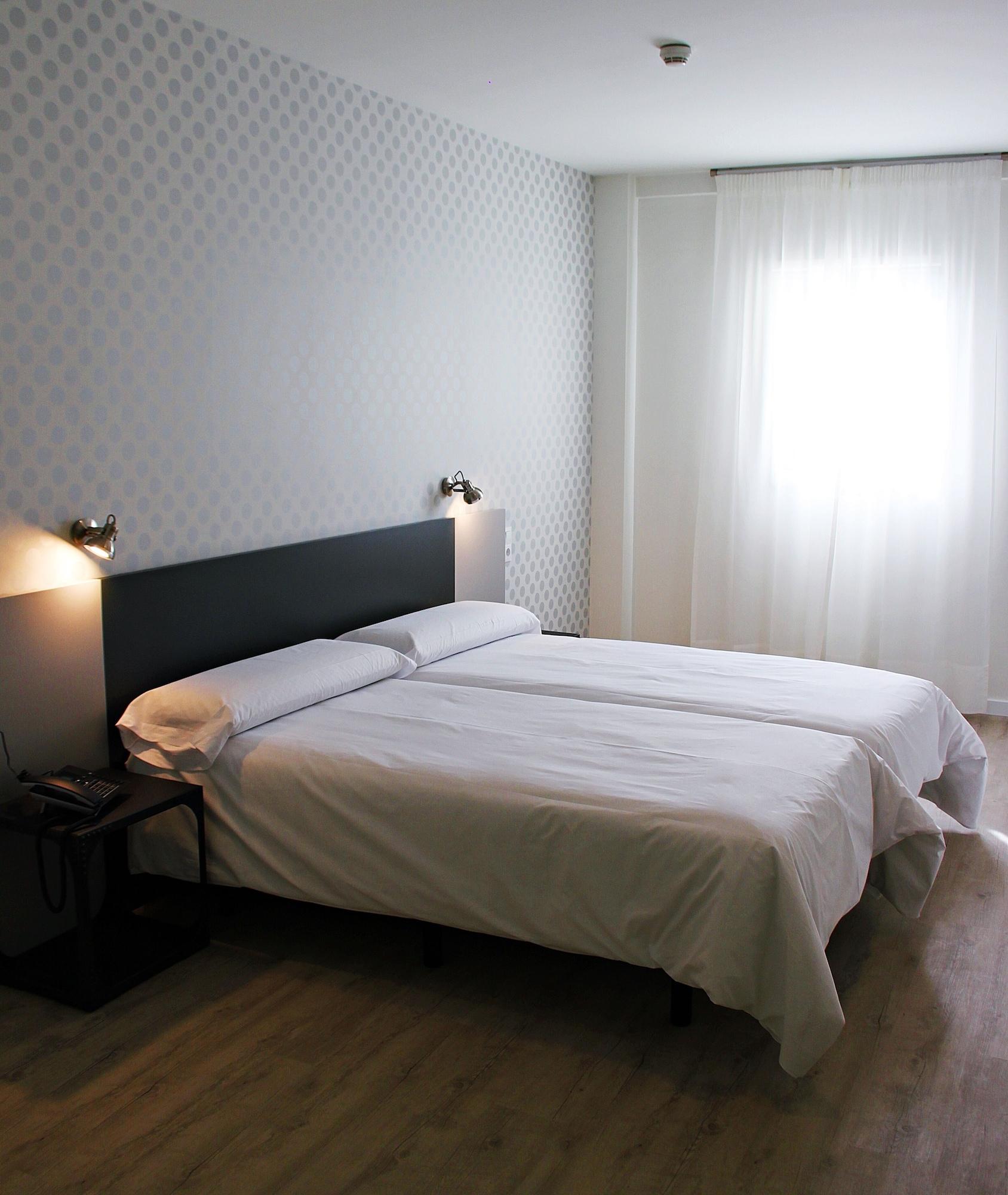 Checkin Urban Nevada Hotel Армиля Екстериор снимка