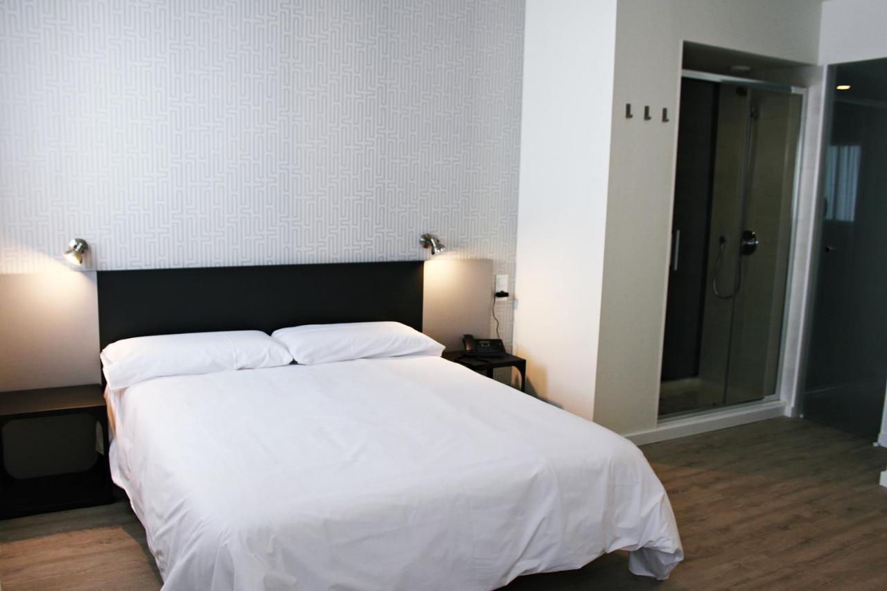 Checkin Urban Nevada Hotel Армиля Екстериор снимка