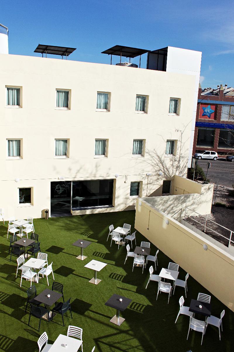 Checkin Urban Nevada Hotel Армиля Екстериор снимка